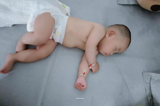 柳州三个月宝宝抬头不稳